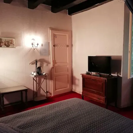 Le Logis D'argenson Bed & Breakfast 3*